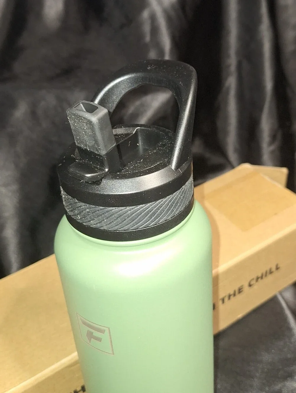 New Fanhaw Insulated Water Bottle~Flip Top~Straw